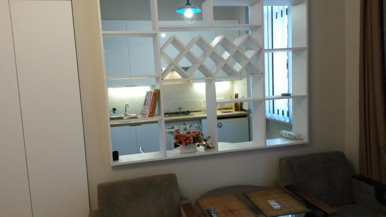 Tengiz'S Apartment On Gorgiladze Батуми Екстериор снимка